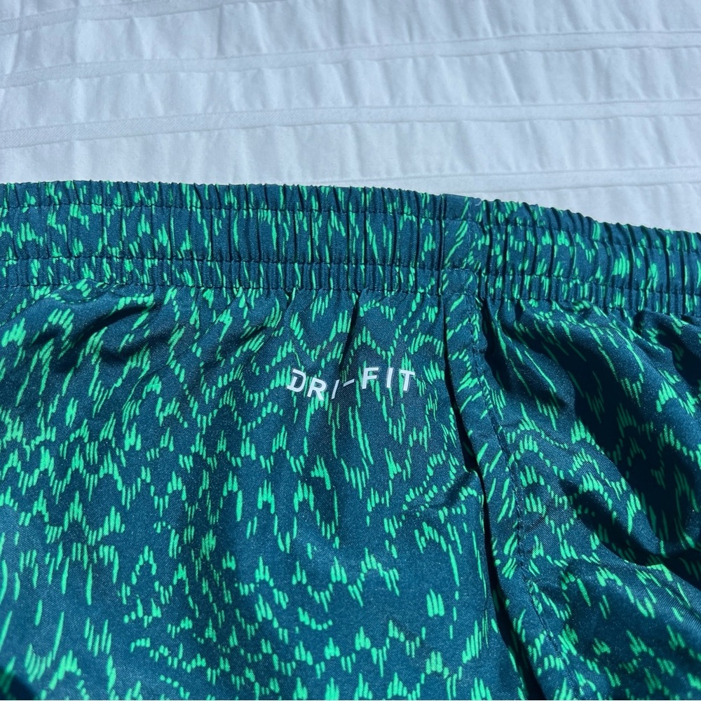 Nike Women's Dri-Fit Tempo Running Shorts in Green All Over Print, M - Picture 8 of 11